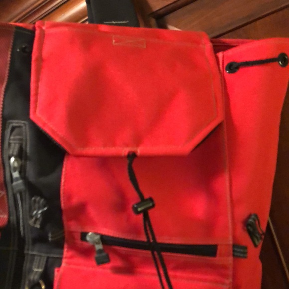 Marlboro Unlimited Drawstring Red Duffel Shoulder Bag Vintage 90’s. - Picture 5 of 15